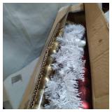 ARTIFICIAL CHRISTMAS TREE, WHITE 4FT