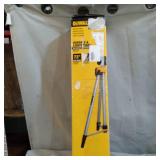 DEWALT ELEVATOR TRIPOD DURABLE & LIGHTWEIGHT PORTABLE OPENED MAX HEIGHT 72" , CLOSED 30"
