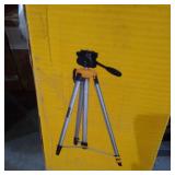 DEWALT ELEVATOR TRIPOD DURABLE & LIGHTWEIGHT PORTABLE OPENED MAX HEIGHT 72" , CLOSED 30"