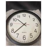 BLACK AND WHITE WALL CLOCK BATTERY OPERATED