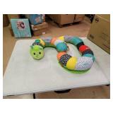 Infantino Prop-A-Pillar Tummy Time & Seated Support - Pillow Support for Newborn and Older Babies, with Detachable Support Pillow and Toys, for Development of Strong Head and Neck Muscles Green