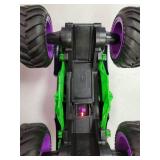 Monster Jam, Official Grave Digger Freestyle Force, Remote Control Car, Monster Truck Toys for Boys Kids and Adults, 1:15 Scale