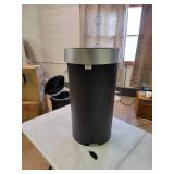 Umbra Vento Open Top 16.5-Gallon Kitchen Trash Large, Garbage Can for Indoor, Outdoor or Commercial Use, Black/Nickel