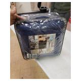 Madison Park MP13-2992 - Quebec King Size Quilt Bedding Set, Navy