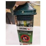 Squirrel Solution200 Squirrel-proof Bird Feeder w/6 Feeding Ports, 3.4-pound Seed Capacity, Free Seed Funnel