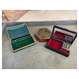 Musical jewelry box, chocolate tin, green jewelry box (no keys)