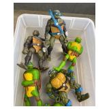 Ninja turtles 2007 mcds toys QTY 5, 1996 leonardo figurine 1, 2008 mirage ninja turtles 2.
