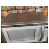 Farberware FMO11AHTPLB 1.1 Cu. Ft. 1000-Watt Microwave Oven with LED Lighting Cubic Feet, White/Platinum