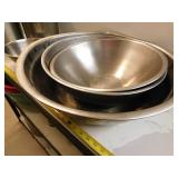 4 Mixing Bowls and 2 Bain Marie