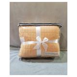 Hyde Lane 3 Piece Reversible King Size Quilt Set 104x90 â Coral Soft Microfiber Lightweight Coverlet Bedspread All Season Bed Cover Blanket (1 Quilt + 2 Shams)