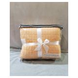 Hyde Lane 3 Piece Reversible King Size Quilt Set 104x90 â Coral Soft Microfiber Lightweight Coverlet Bedspread All Season Bed Cover Blanket (1 Quilt + 2 Shams)