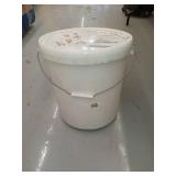 RUST-OLEUM 291070 55 lb. Gray Concrete Patch Damaged