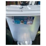 New 32lb Pet Food Dispenser
