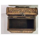 Wicket Baskets (2 w/lids)