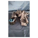 LOT OF MENS WORK GLOVES