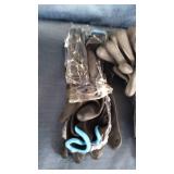 LOT OF MENS WORK GLOVES