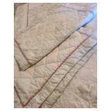 Queen bedspread and shams