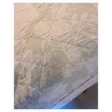Queen bedspread and shams