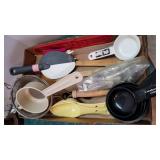 Cutter cutters, measuring cups and utensils