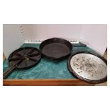 Cast iron cornbread skillet, cast iron skillet and round pan