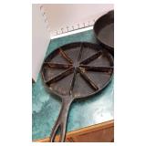 Cast iron cornbread skillet, cast iron skillet and round pan