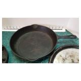 Cast iron cornbread skillet, cast iron skillet and round pan