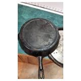 Cast iron cornbread skillet, cast iron skillet and round pan