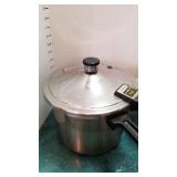 2 Presto pressure cookers (one missing top)