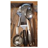 Assorted utensils