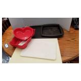 2 cutting boards, baking pans and 2 jello molds