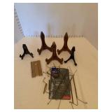 Easels and other picture hangers