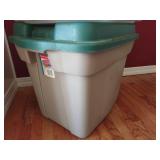 Sterilite 35 qt and Rubbermaid 22 gal storage totes with lids