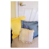 Decorative pillows with tub