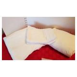 Queen size set (very soft) full/queen fitted with 2 pillowcases