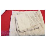 Queen size set (very soft) full/queen fitted with 2 pillowcases