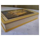 1993 Los Mejores Poemas de Amor, Mosaic, Printed in Spanish, Condition Near New