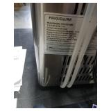 Frigidaire Freestanding Crunchy Chewable Nugget Icemaker