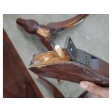 DUNCAN Dinning Room Table with Brass Lion Feet with Casters. Includes 2 Leafs. Check Pictures for More Details