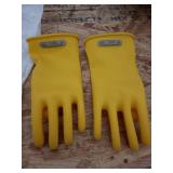 3 Pair Of Marigold Rubber Insulating Gloves Size 10