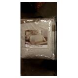 Vue Bensonhurst Bedspread- Retail:$159.97