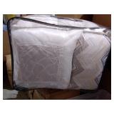 Madison Park Wilma 7-Pc. Queen Comforter Set Bedding -Retail $113.85