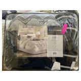 Madison Park Wilma 7-Pc. Queen Comforter Set Bedding -Retail $127.89