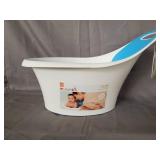 Munchkin Sit and Soak Non-Slip Baby Bath Tub with Built In Support Baby Bump, 0-12 Months, White