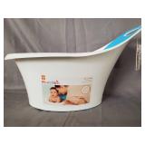 Munchkin Sit and Soak Non-Slip Baby Bath Tub with Built In Support Baby Bump, 0-12 Months, White