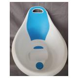 Munchkin Sit and Soak Non-Slip Baby Bath Tub with Built In Support Baby Bump, 0-12 Months, White