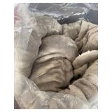 OVERSIZED GREY SOFT COMFORTER