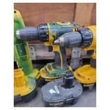 Dewalt Drill Lot - Includes 6 Batteries