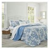 Laura Ashley 3-piece Bedford Blue Reversible Quilt Set-King- Retail:$110.48