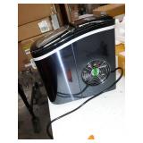 Frigidaire EFIC117-SSBLACK-COM EFIC117-SSBLACK 26 Lbs Portable Compact Maker, Black Stainless Steel Ice Making Machine