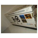 ANTENNAS DIRECT, INC C4CJM Antennas Direct ClearStream 4 Ultra Long Range UHF Digital Antenna w 20" J-Mount